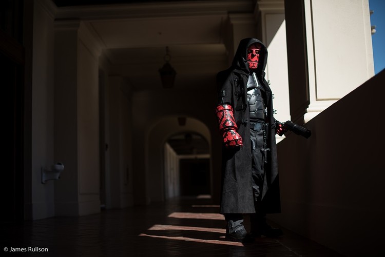 Hellboy : Le Sabre Des Tempêtes Un cosplay badass qui mélange Dark Maul et HellBoy