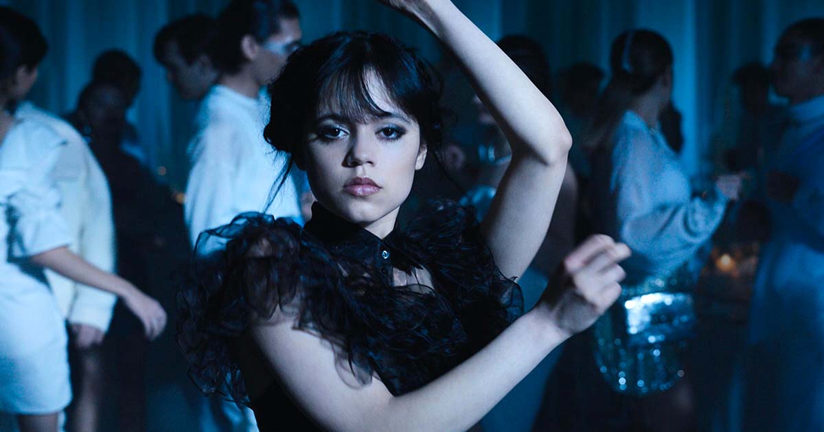 Jenna Ortega makes this beautiful dress for her fans for Halloween