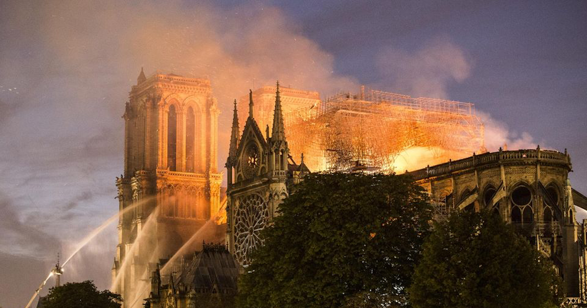 La Cathédrale De La Mer Serie Saison 2 Notre-Dame de Paris : l'incendie de la cathédrale racontée en série